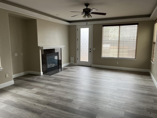 Building Photo - 220 Sorrel Ct