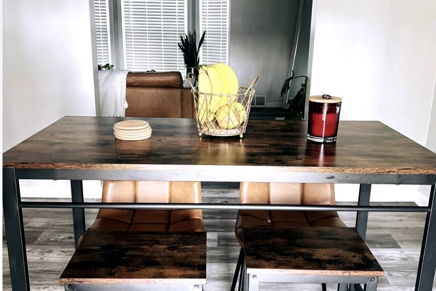 Building Photo - 19506 Manor St