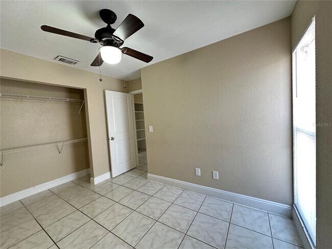 Building Photo - 27 W Country Cove Way