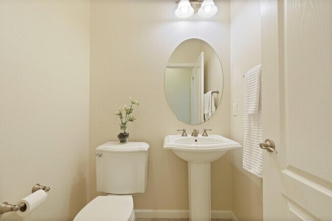 Building Photo - 356 S Paraiso Way