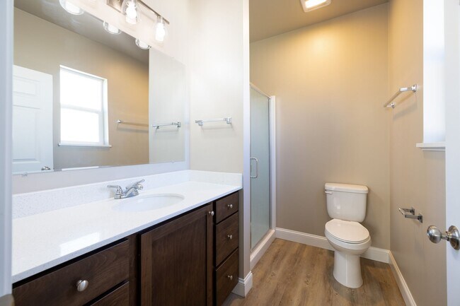 Building Photo - Newer 2 bedroom condo for rent!