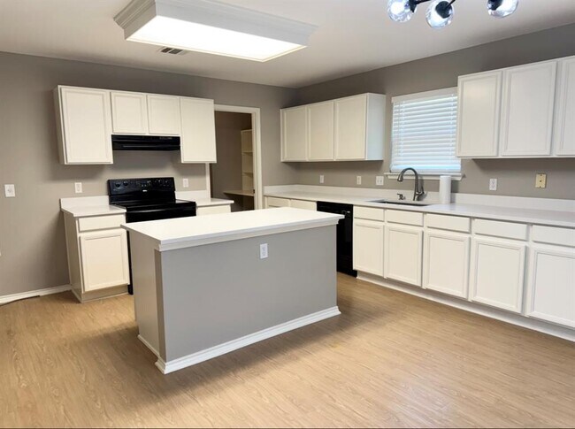 Building Photo - 109 Kendall Cove