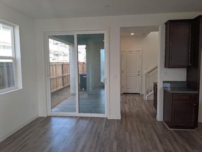 Building Photo - Beautiful/Spacious 3/2.5 (SOLAR) Natomas!  Please reference ad for viewings!