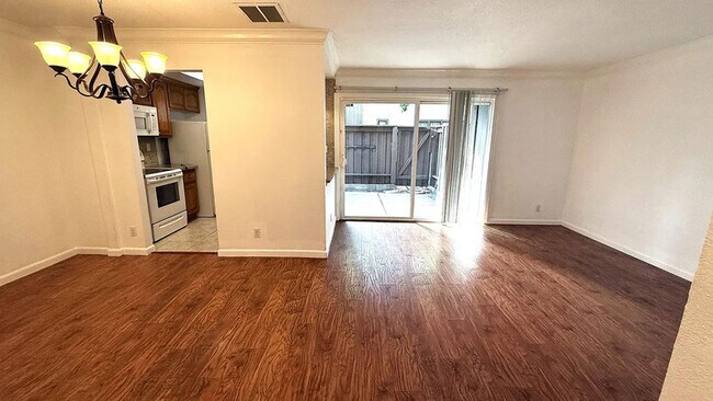 Building Photo - 1701 Mahogany Way