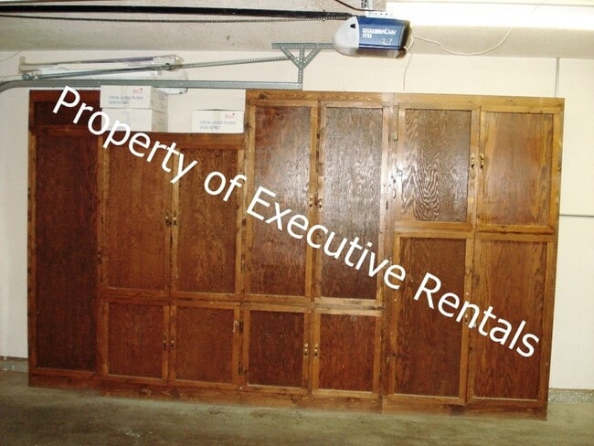 Building Photo - 1669 Regal Ridge St
