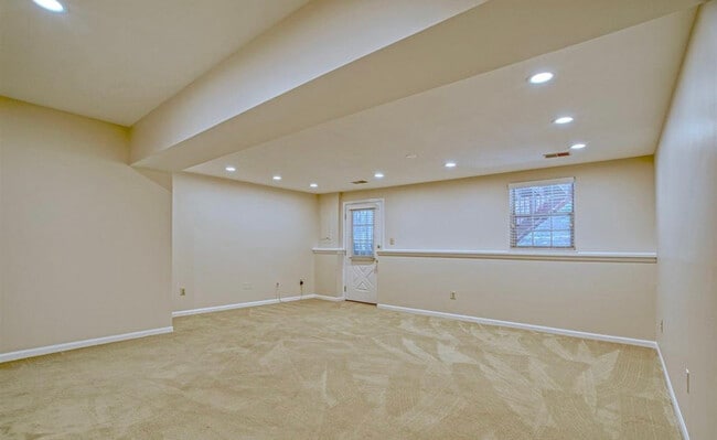 Building Photo - 6003 Bingley Rd