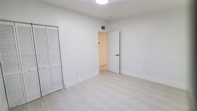 Building Photo - 841 NW 12th Ave