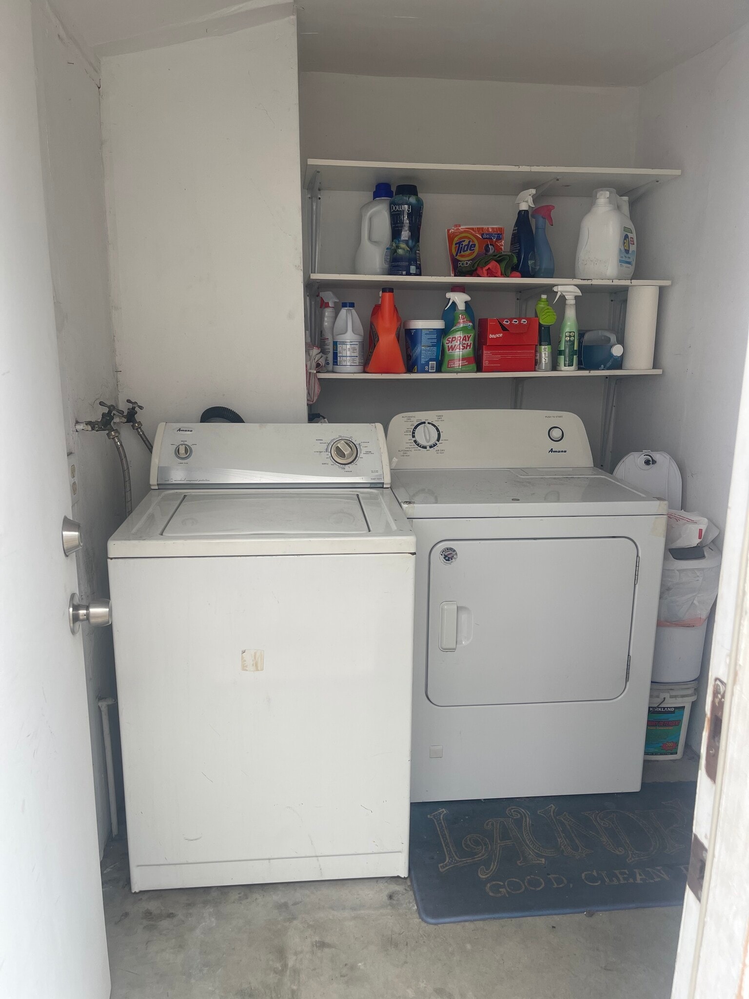 Building Photo - 1131 E Whiting Ave