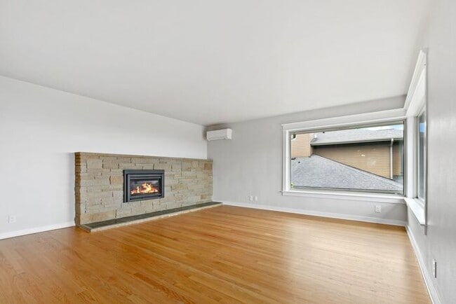 Building Photo - Gorgeous West Seattle Mid-Century Modern w...