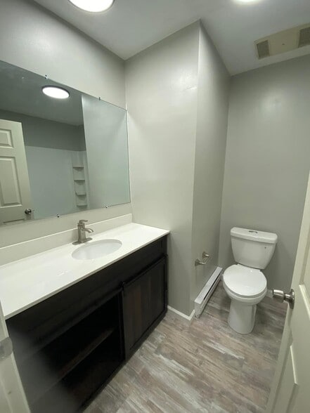 Building Photo - 307 Forest Ln