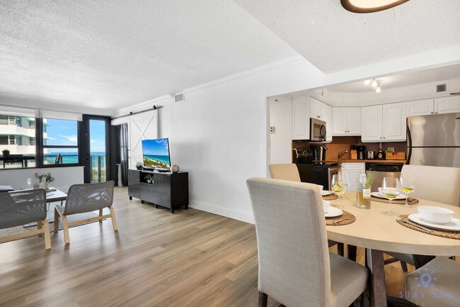 Building Photo - 5225 Collins Ave