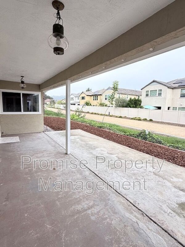 Building Photo - 1320 La Miranda Ave