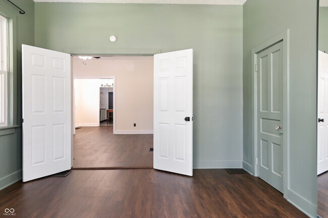 Building Photo - 1309 Lexington Ave