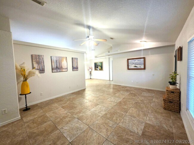Building Photo - 6707 Coquina Ave