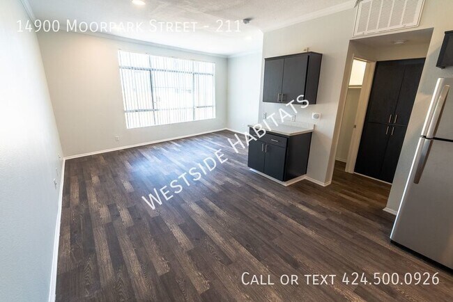 Primary Photo - 14900 Moorpark St