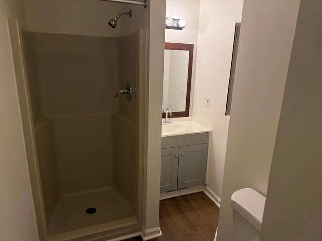 Building Photo - Enjoy Panoramic Holston River Views from T...