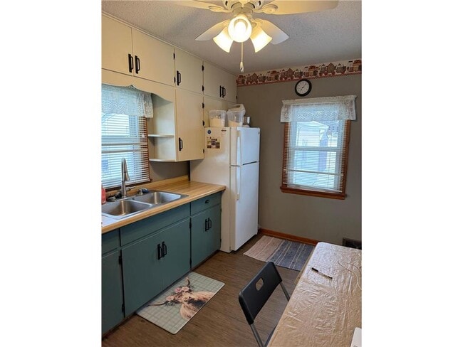 Building Photo - 320 E Main St