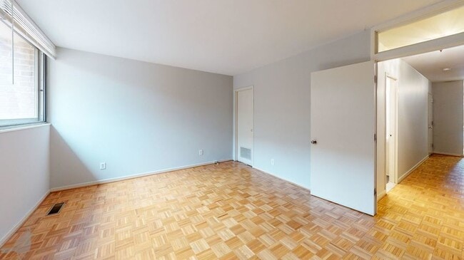Building Photo - 226 M St SW