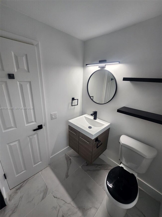 Building Photo - 2101 Normandy Dr