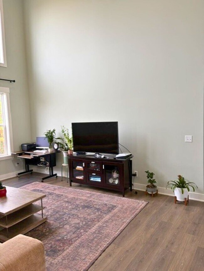 Building Photo - 5961 Claymont Ct SE