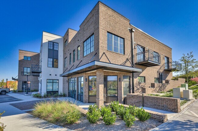 Building Photo - 1025 Southwalk Dr