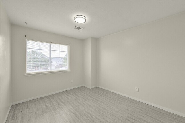 Building Photo - 839 Autumn Point Ln