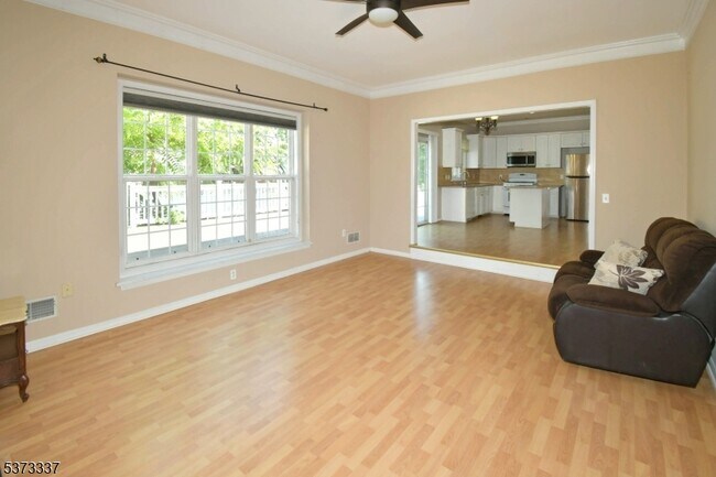 Building Photo - 65 Vones Ln