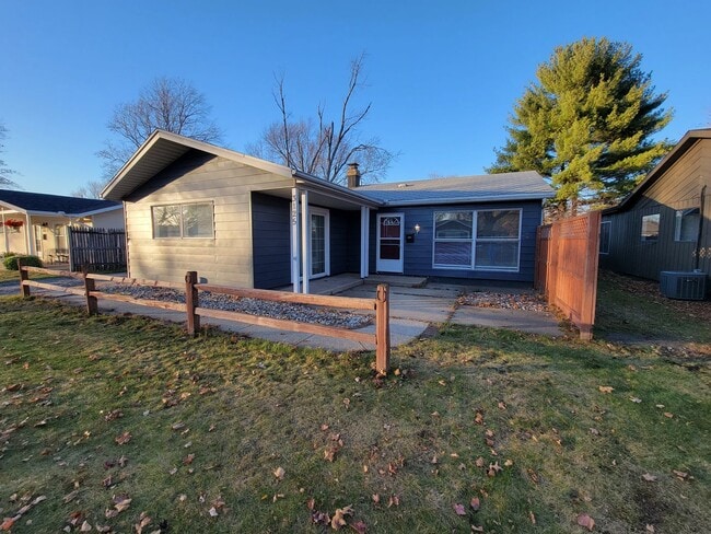 Primary Photo - 4 bed, 2 bath, 2 car garage