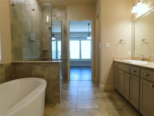 Building Photo - 1704 Serra Dr
