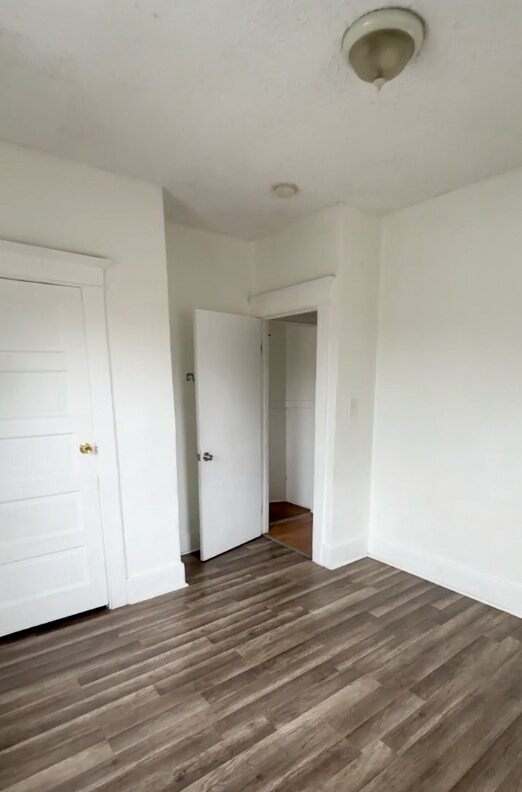 Building Photo - 822 W 42nd Pl