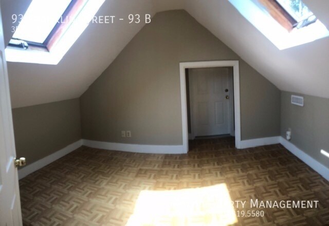 Building Photo - Spacious 3 Bedroom Duplex in Somersworth!