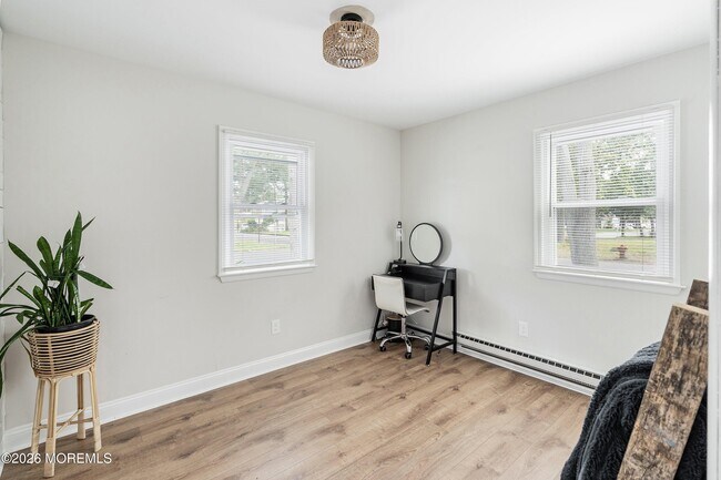 Building Photo - 329 Briggs Ave