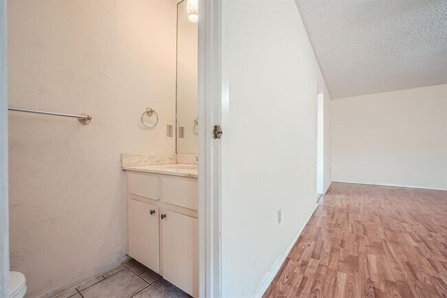 Building Photo - 1415 Lance Way