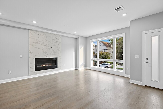 Building Photo - 57 Lincoln Ave