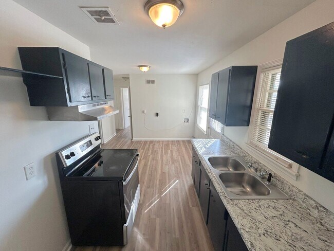 Building Photo - 5423 Bannock St