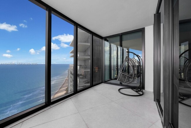 Building Photo - 18555 Collins Ave