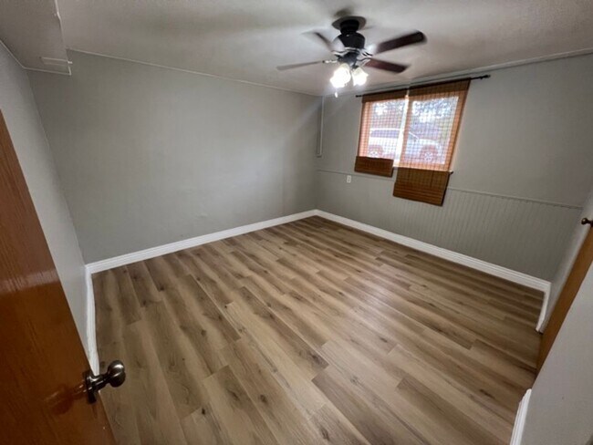 Building Photo - Gorgeous 2 Bedroom home close to Sloan's Lake and Downtown!