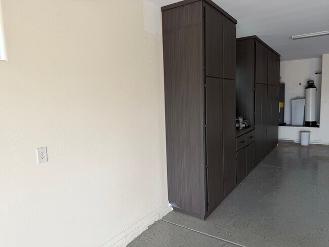 Building Photo - 1322 E Gemini Pl