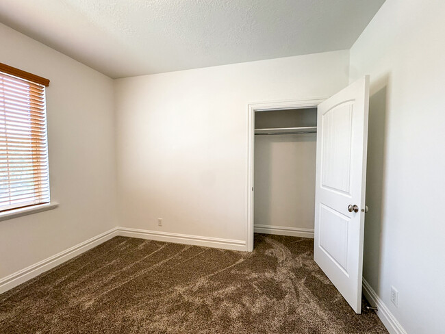 Building Photo - 248 S 550 W