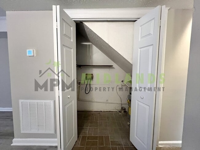 Building Photo - 204 S Cromwell St