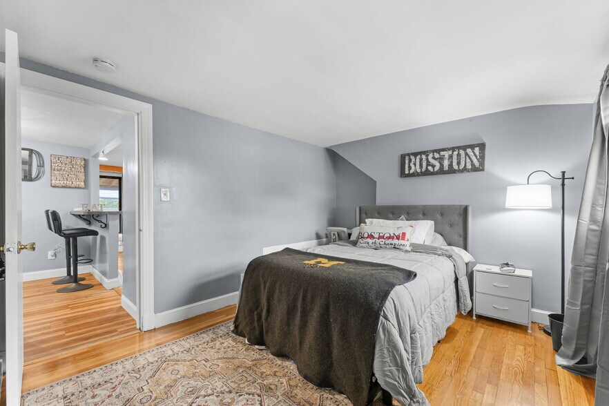 Building Photo - 44 Woodlawn Ave