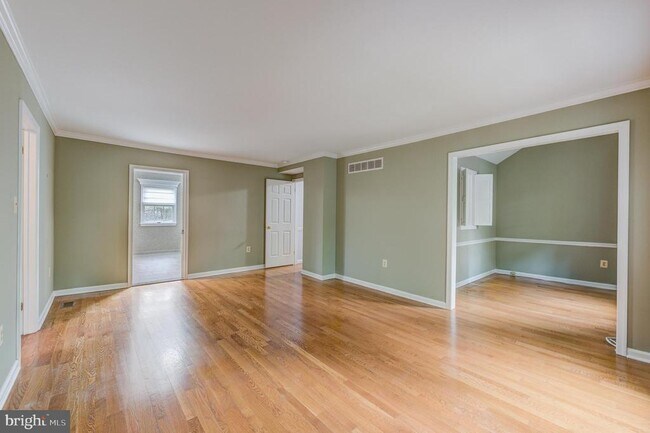 Building Photo - 42 Ellsworth Dr