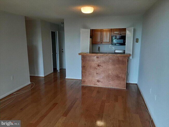 Building Photo - 2500 N Van Dorn St