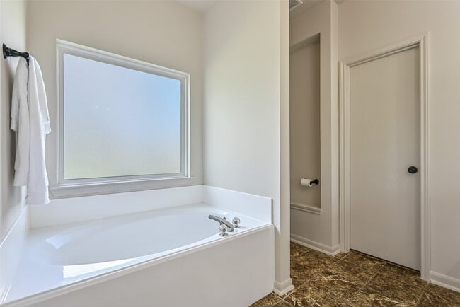 Building Photo - 1404 Hollier Rd