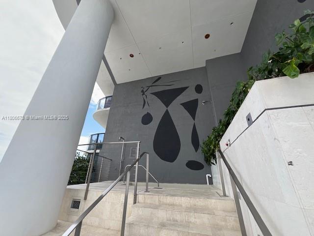 Building Photo - 801 S Miami Ave