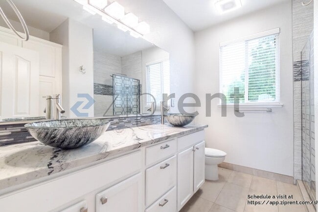 Building Photo - 4042 Plateau Cir