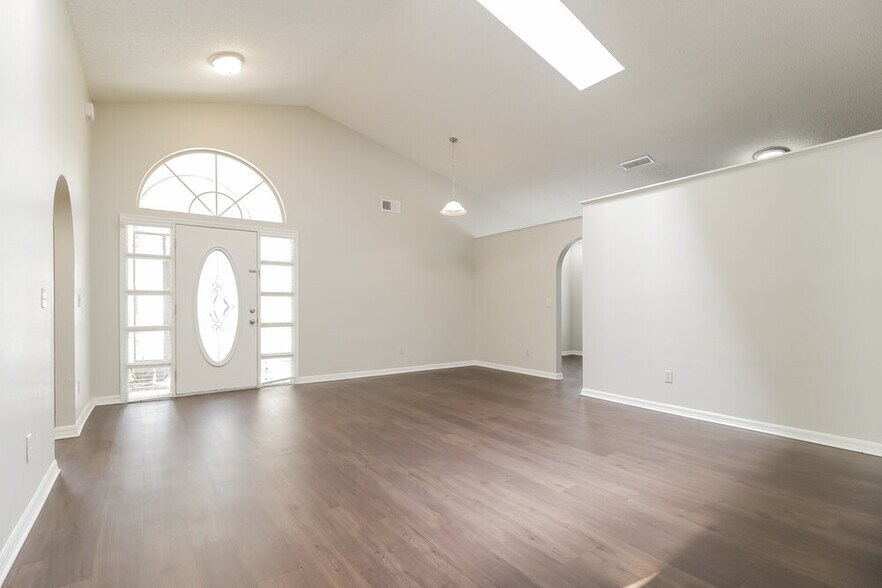 Building Photo - 1032 Kelly Creek Cir