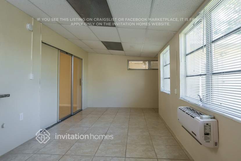 Building Photo - 700 S Rainbow Dr