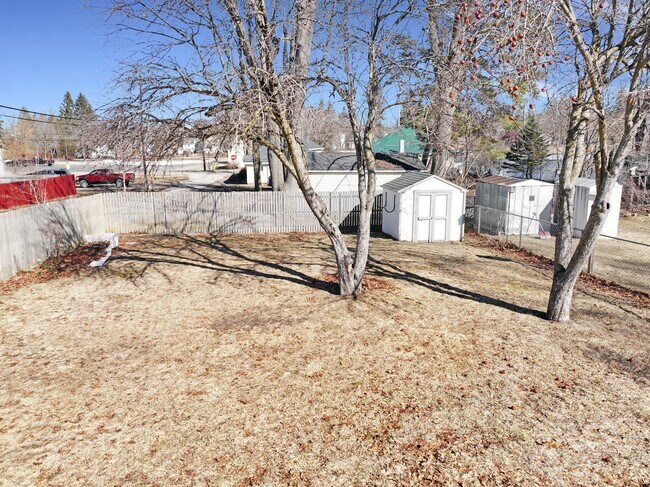Building Photo - 139 Mosser St