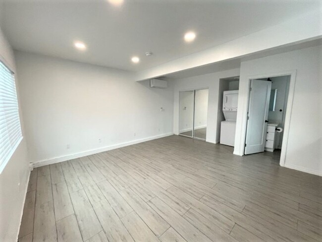 Building Photo - WONDERFUL NEW STUDIO UNIT IN QUIET LONG BE...